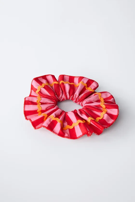РЕЗИНКА ДЛЯ ВОЛОС С ВОЛНИСТОЙ ДЕТАЛЬЮ CASA LAWA © X ZARA KIDS