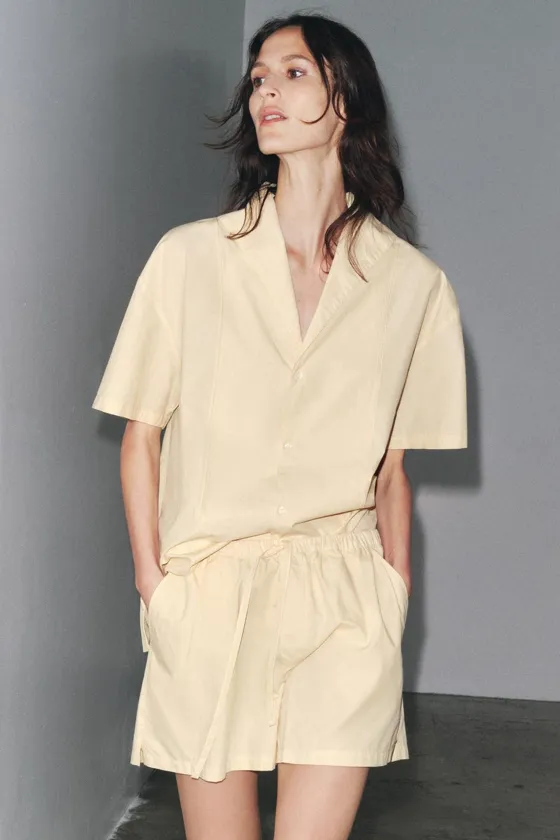 ШОРТЫ ИЗ ПОПЛИНА С ДЕКОРАТИВНОЙ СТРОЧКОЙ