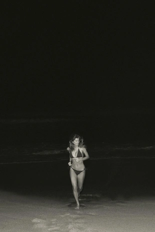 Топ бикини с треугольными чашками и стразами