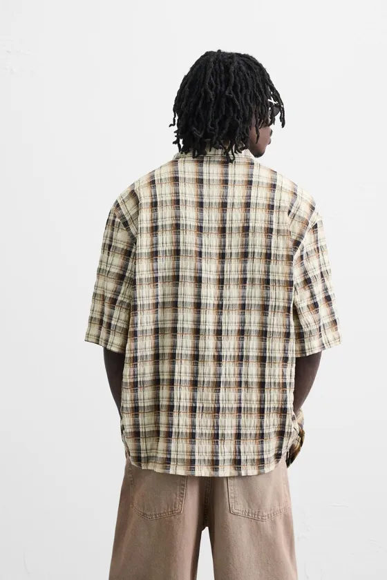 РУБАШКА ИЗ РЕЛЬЕФНОЙ ТКАНИ В КЛЕТКУ