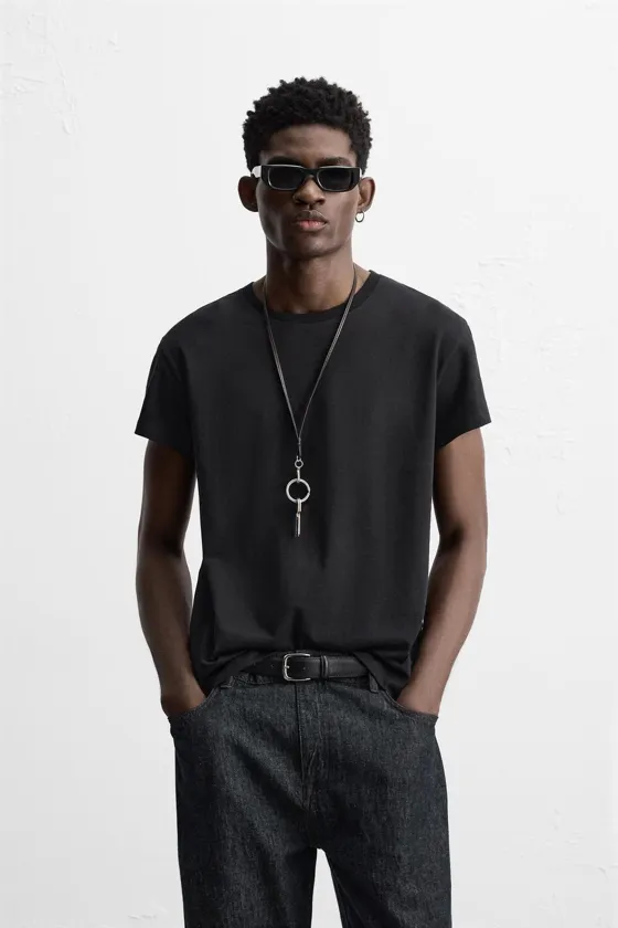 БАЗОВАЯ ФУТБОЛКА SLIM FIT
