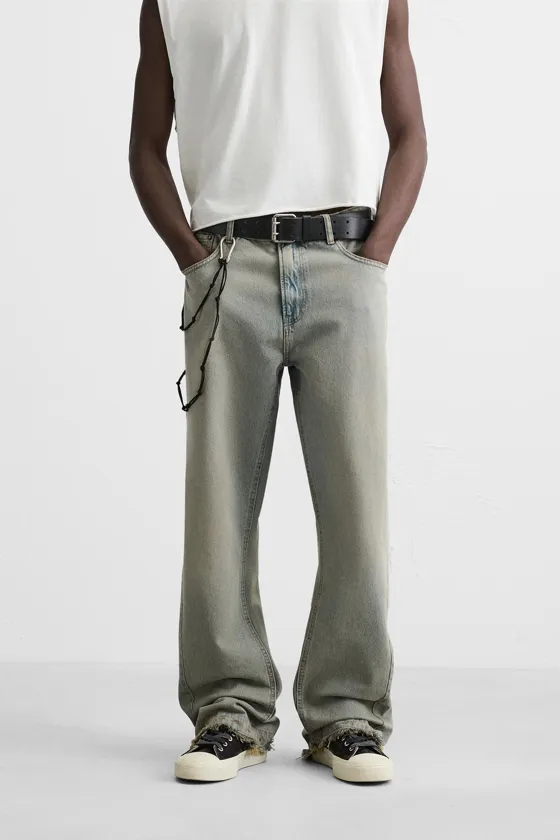 Джинсы в стиле flare fit
