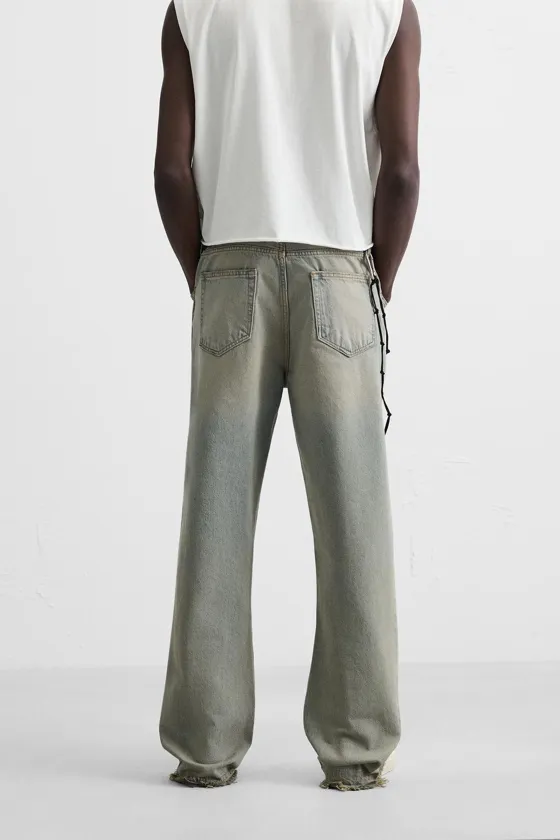 Джинсы в стиле flare fit