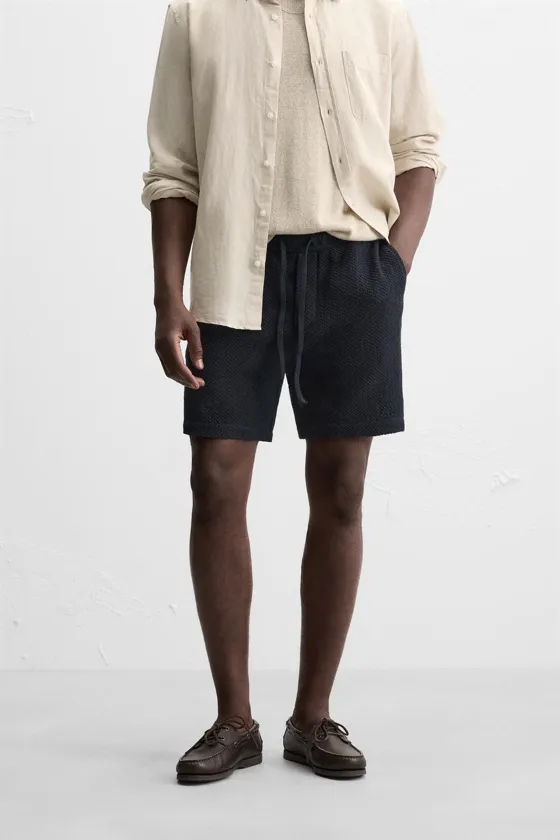 ШОРТЫ REGULAR FIT ИЗ РЕЛЬЕФНОЙ ТКАНИ