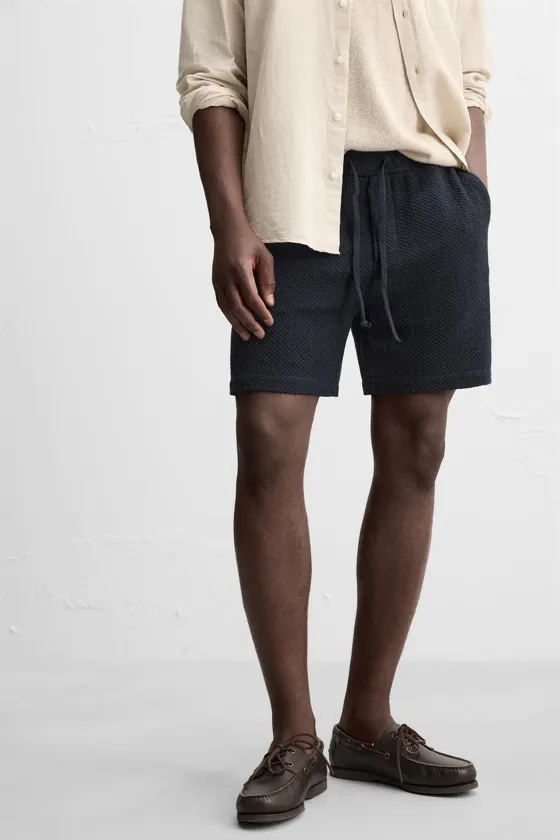ШОРТЫ REGULAR FIT ИЗ РЕЛЬЕФНОЙ ТКАНИ