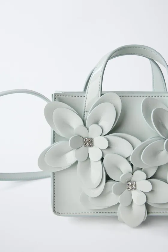 СУМКА С ПЛЕЧЕВЫМ РЕМНЕМ И ЦВЕТОЧНЫМИ ДЕТАЛЯМИ 3D