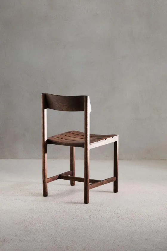 CHAIR 04