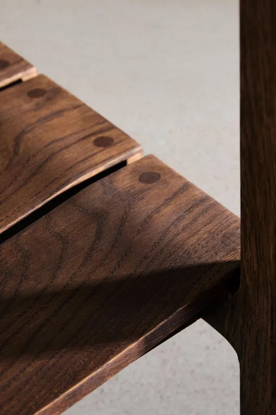 CHAIR 04