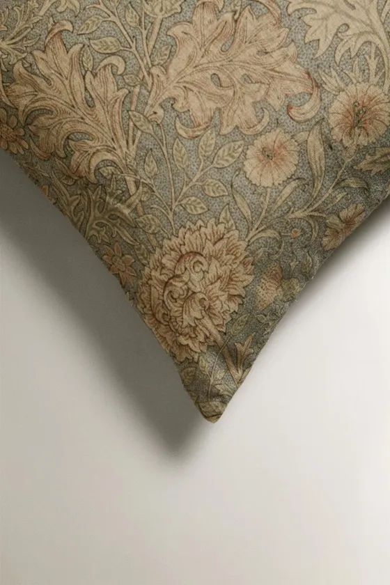 Подушка с ковром washed linen morris & co.