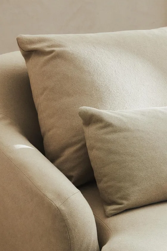 LOVESEAT 01