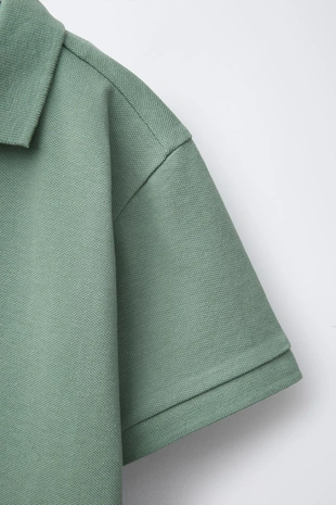 Базовое однотонное поло- Заказать в России