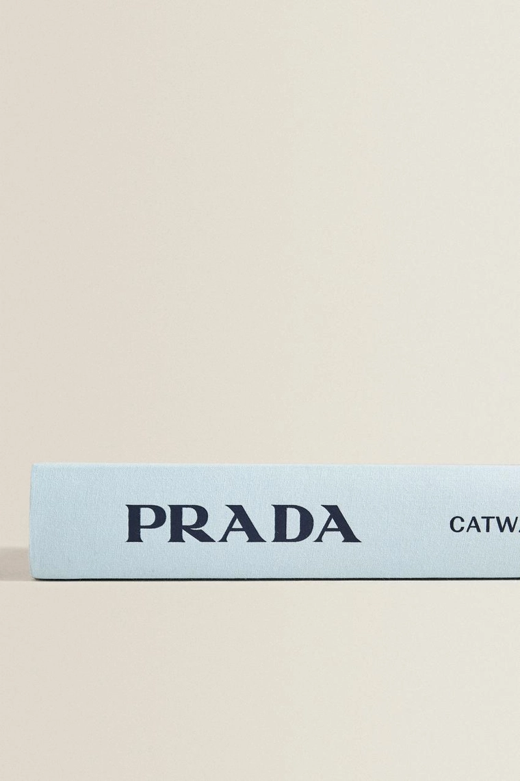 Prada catwalk book (на английском)
