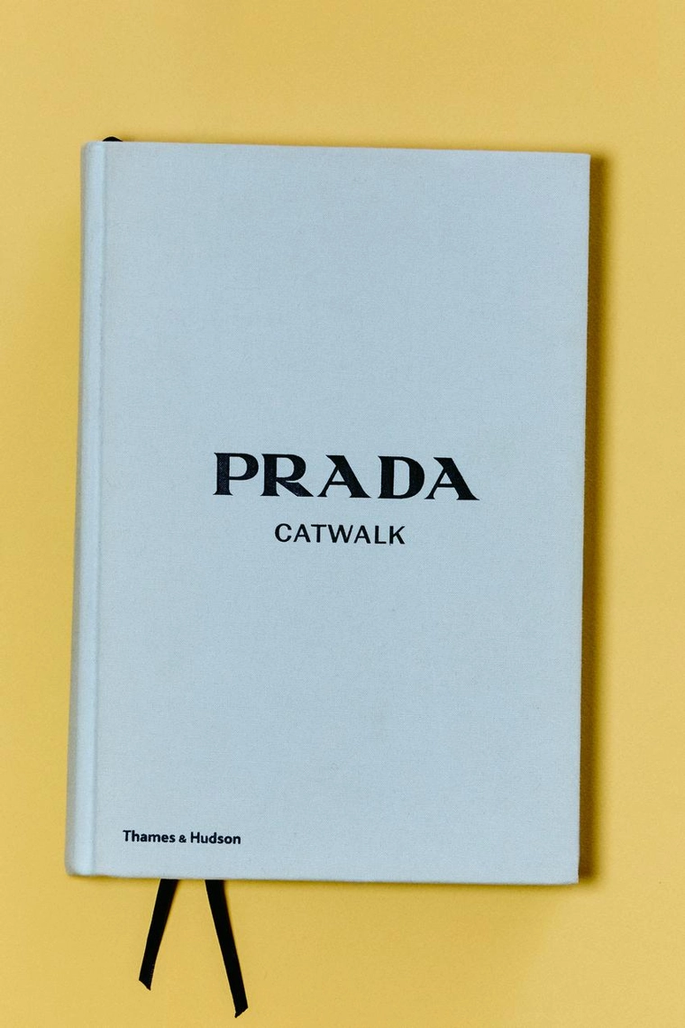 Prada catwalk book (на английском)
