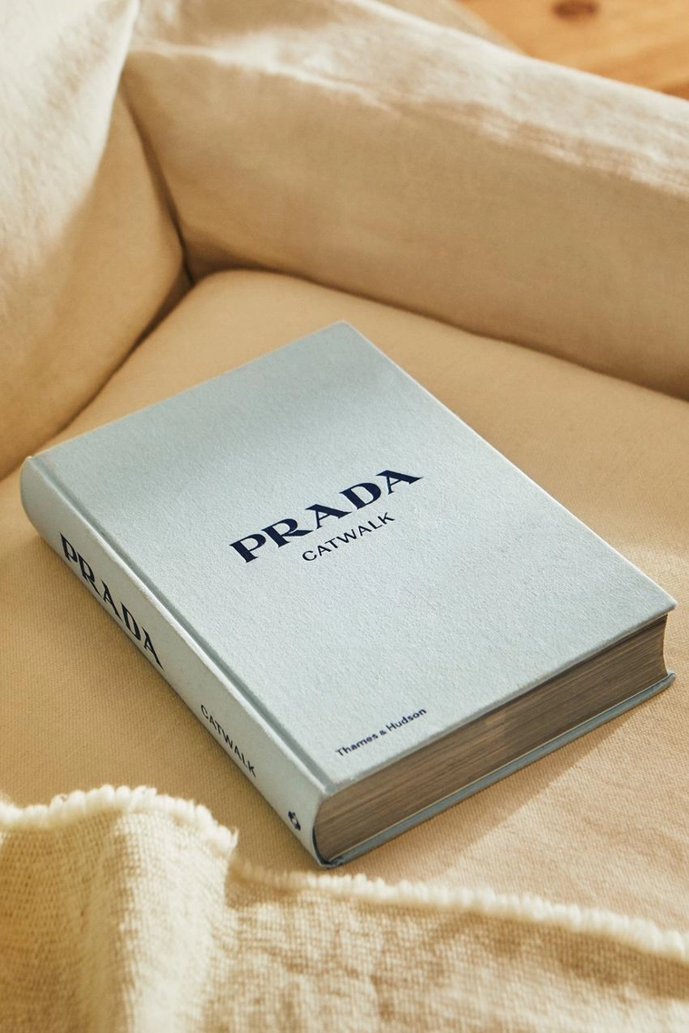 Prada catwalk book (на английском)