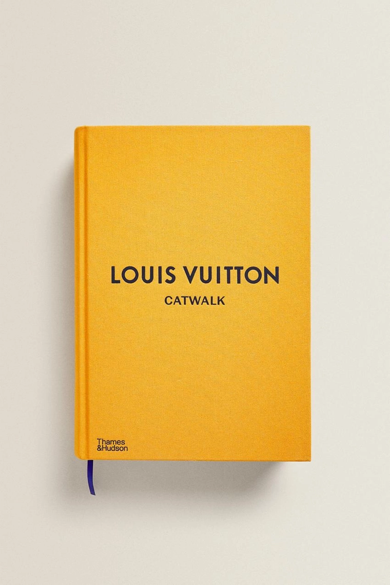Louis vuitton catwalk book (на английском)