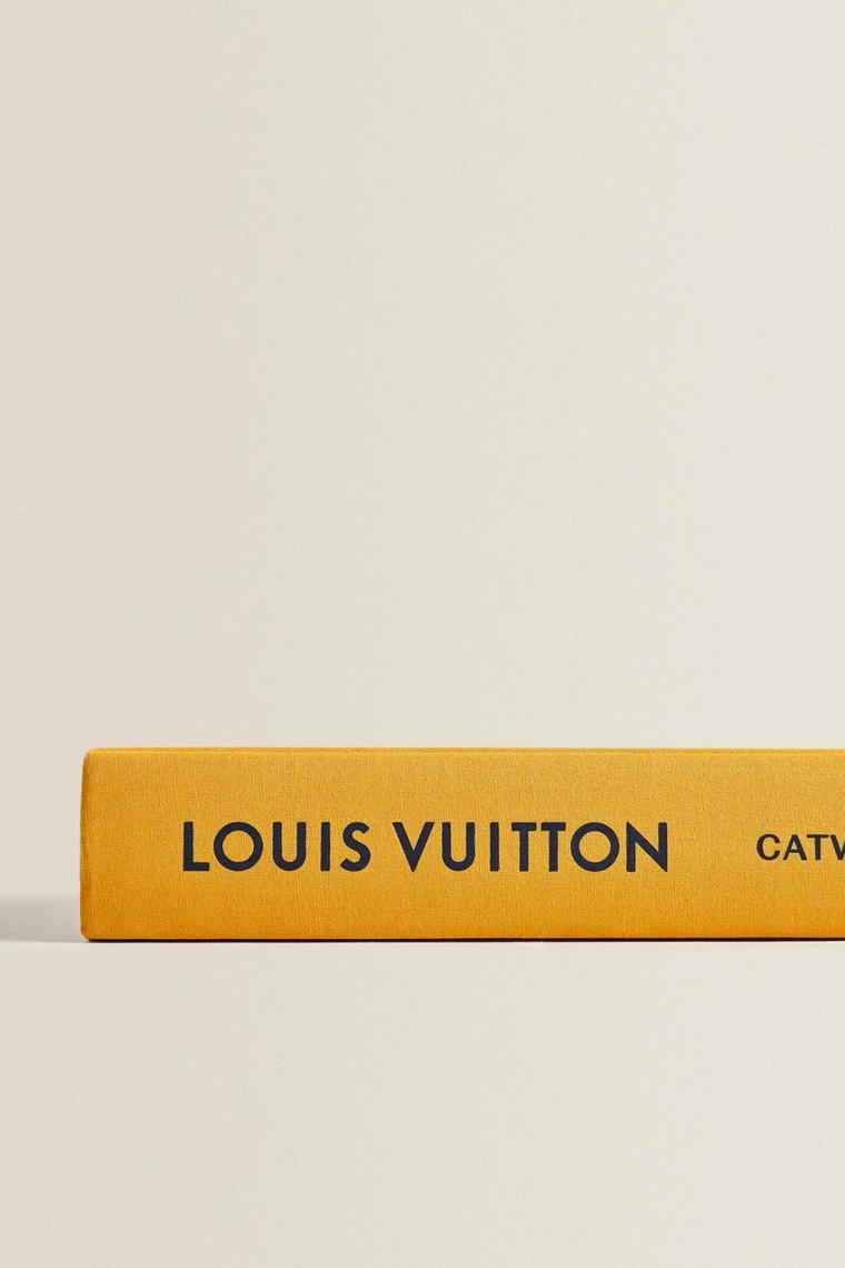 Louis vuitton catwalk book (на английском)