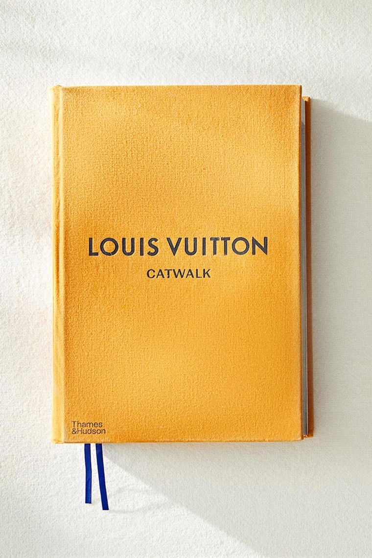 Louis vuitton catwalk book (на английском)