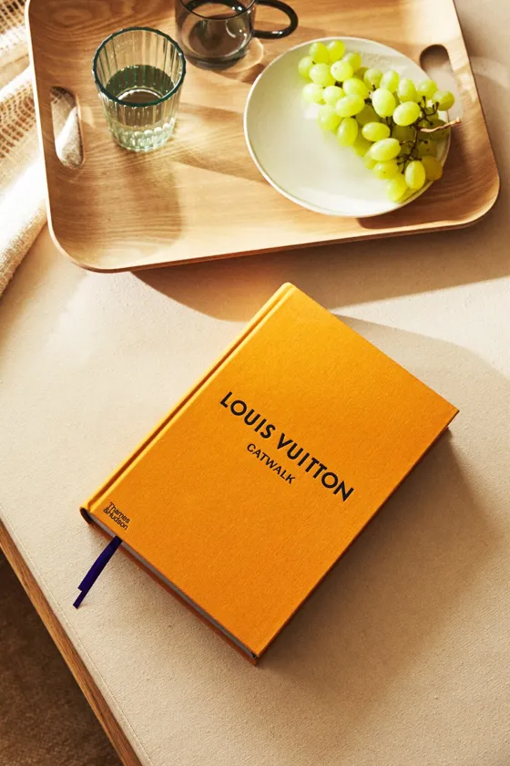 КНИГА ДЛЯ ПОДИУМА LOUIS VUITTON