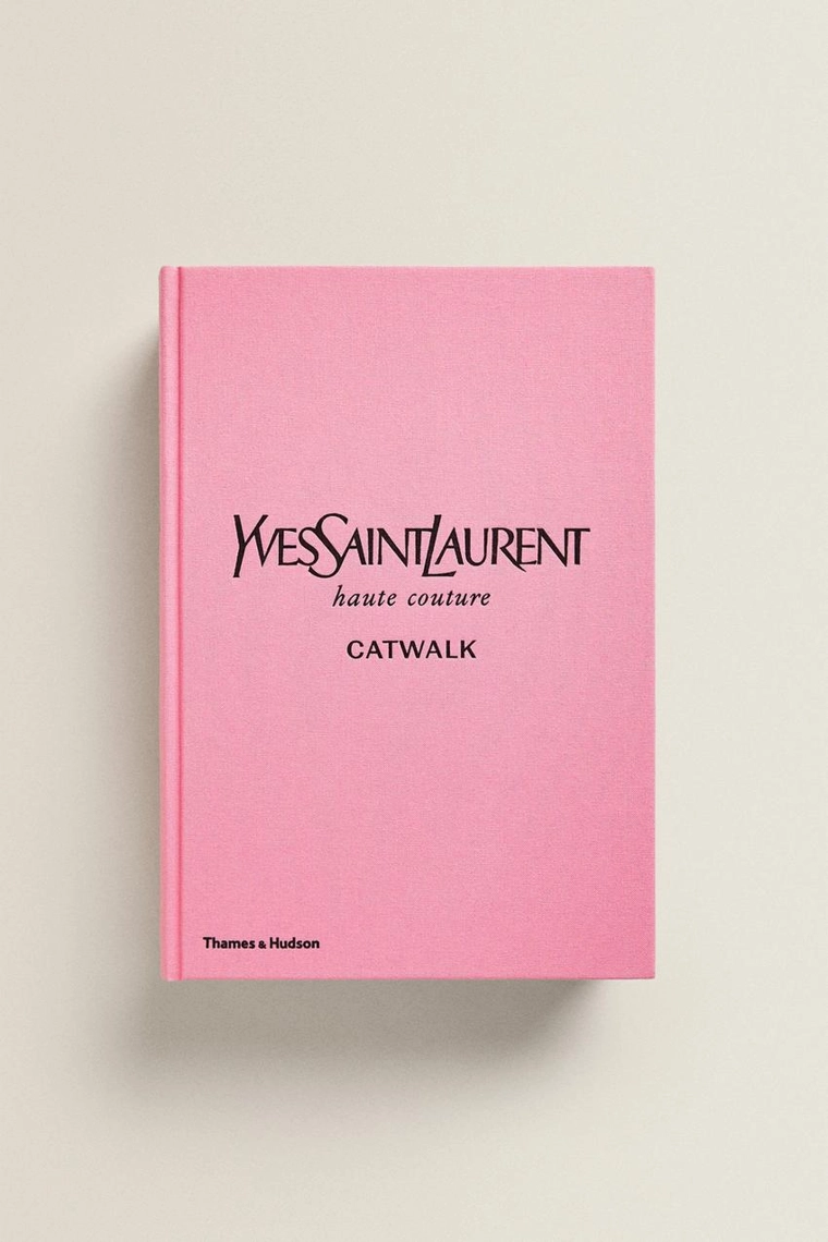 Книга yves saint laurent catwalk (на английском)