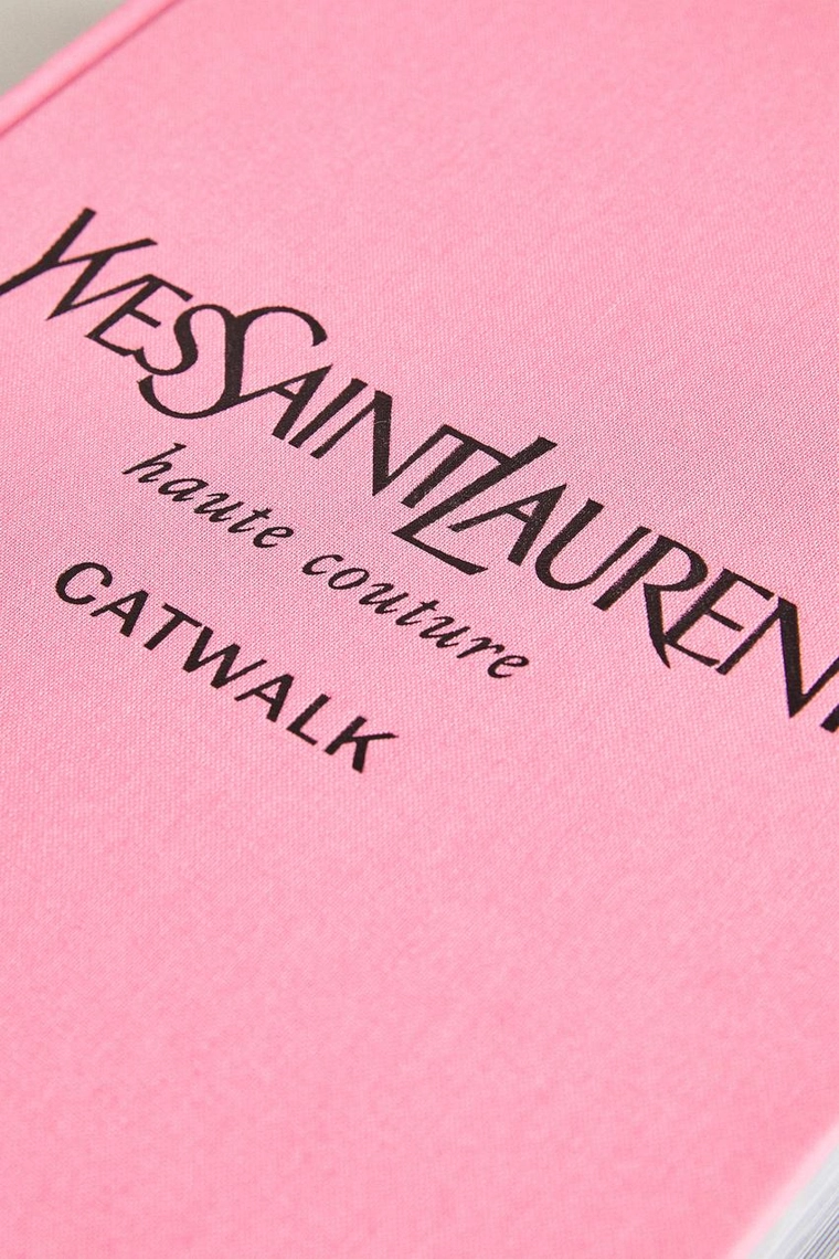 Книга yves saint laurent catwalk (на английском)