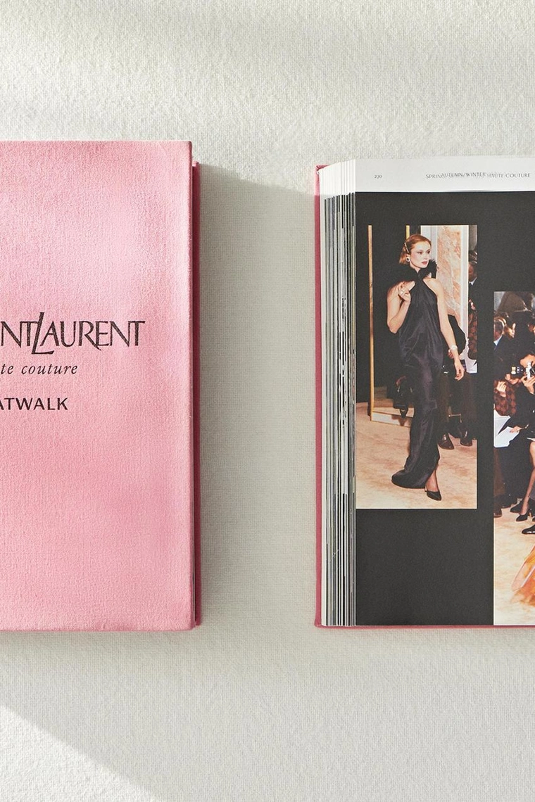 Книга yves saint laurent catwalk (на английском)