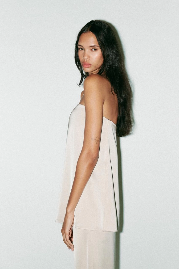 АТЛАСНЫЙ ТОП С ОТКРЫТЫМИ ПЛЕЧАМИ