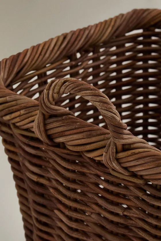 Квадратная корзина из ротанга