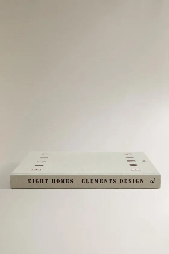 Книга eight homes