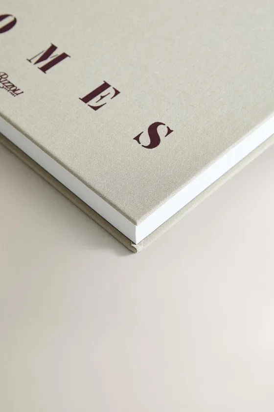 Книга eight homes