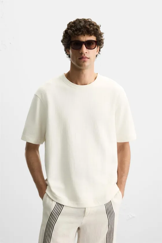 ТОЛСТОВКА REGULAR FIT ИЗ РЕЛЬЕФНОЙ ТКАНИ