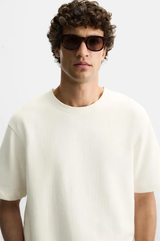 ТОЛСТОВКА REGULAR FIT ИЗ РЕЛЬЕФНОЙ ТКАНИ
