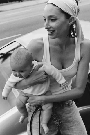 Свитер из трикотажа с горловиной из кружева кроше- Заказать в России