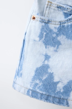 Джинсовые шорты с принтом тай-дай- Заказать в России