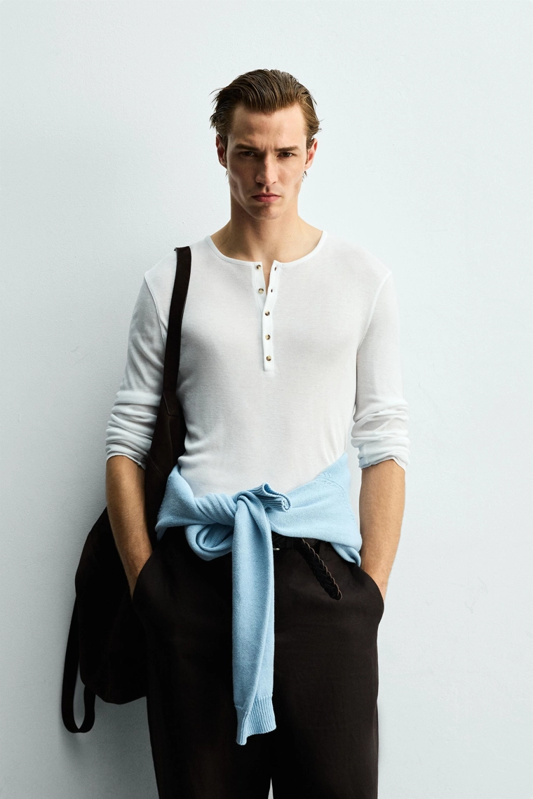 Фактурная футболка henley из вискозы