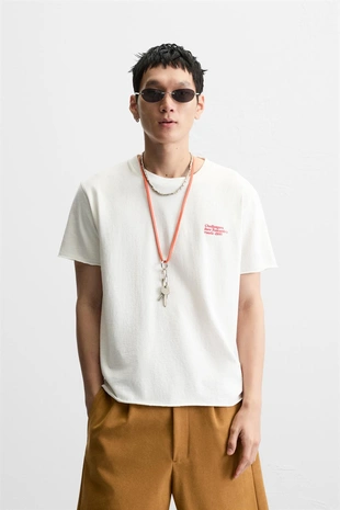 Футболка из ткани с эффектом потертости с надписью- Заказать в России