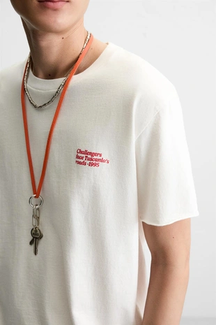 Футболка из ткани с эффектом потертости с надписью- Заказать в России