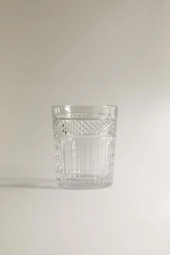 Стакан с рельефным рисунком из стекла