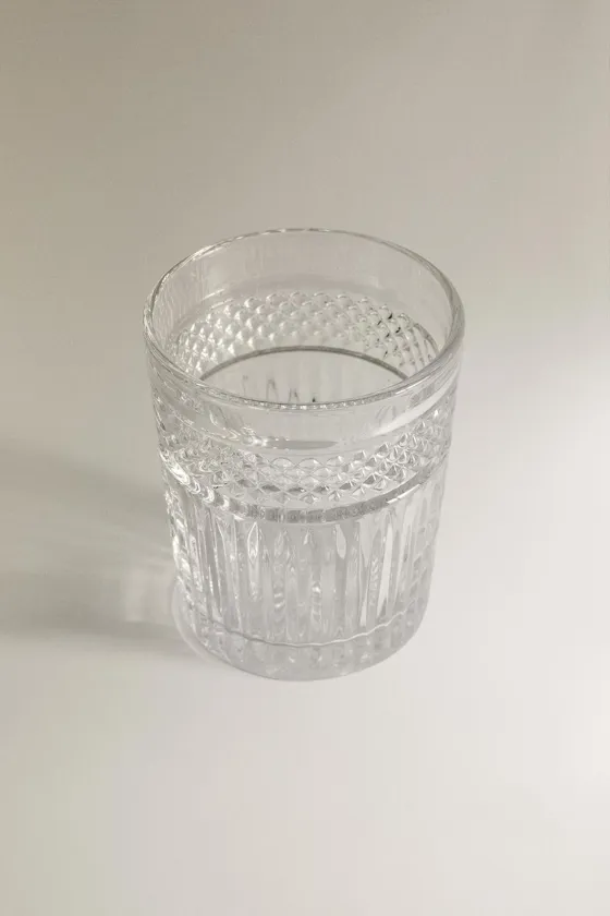 Стакан с рельефным рисунком из стекла
