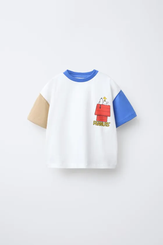 КОМПЛЕКТ ИЗ ФУТБОЛКИ И ШОРТОВ-БЕРМУДОВ С ПРИНТОМ SNOOPY PEANUTS™
