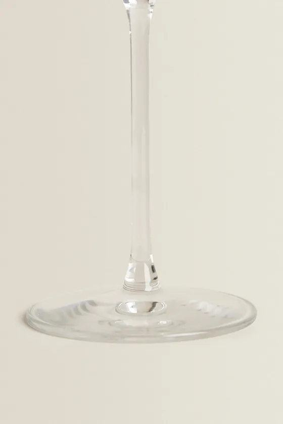 Прозрачный кристаллический бокал прямой формы