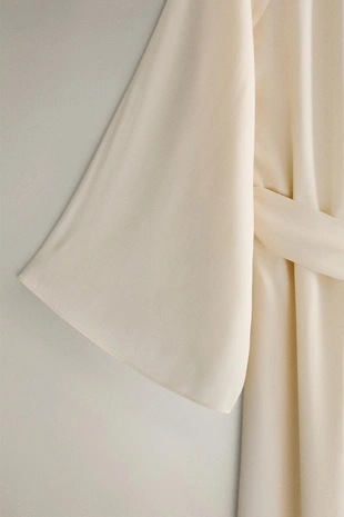 Халат из шелка бежевый- Заказать в России