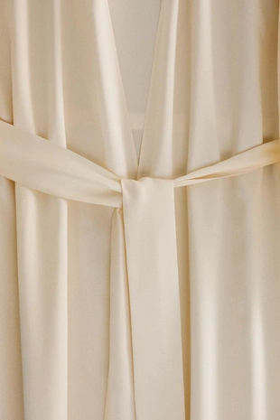 Халат из шелка бежевый- Заказать в России