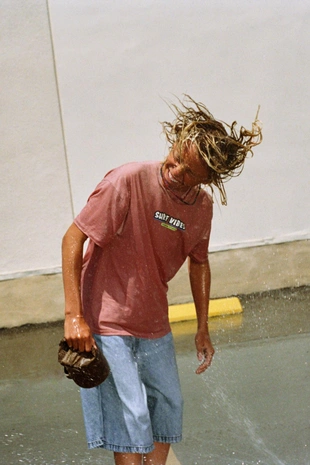 Футболка с принтом «серфинг»- Заказать в России