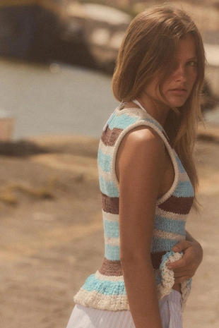 Трикотажный топ в полоску с воланом- Заказать в России