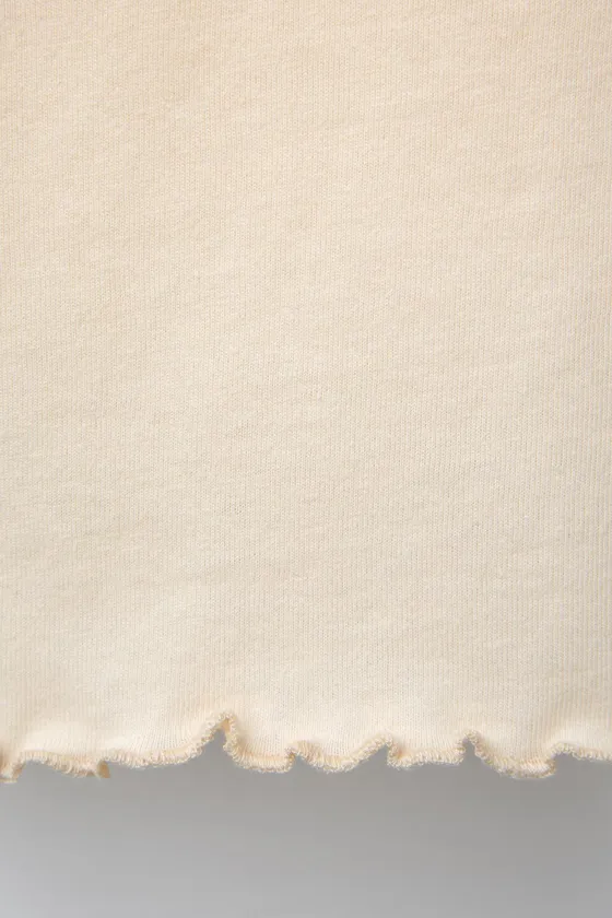 ФУТБОЛКА С ВЯЗАНЫМ КРЮЧКОМ ВОРОТНИКОМ