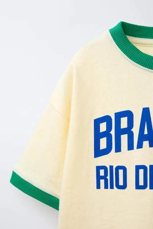 Футболка с контрастными кромками и надписью- Заказать в России