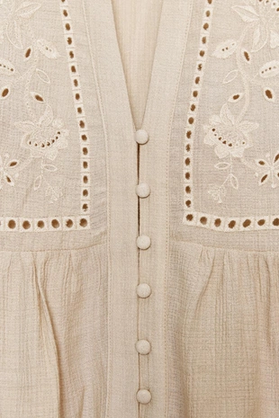 Укороченная блуза с ажурной вышивкой- Заказать в России