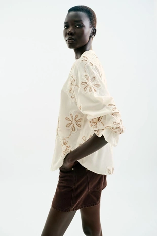 Блуза из рельефной ткани с вышивкой- Заказать в России