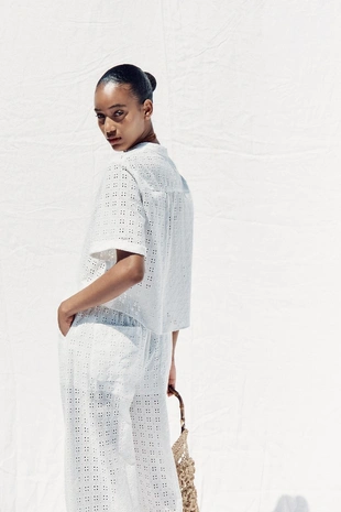 Короткая рубашка с ажурной вышивкой- Заказать в России