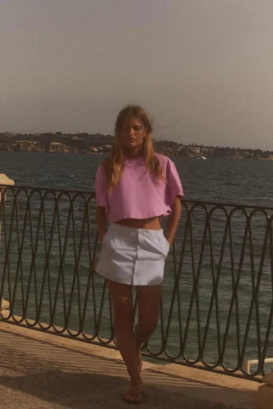 ФУТБОЛКА-НАКИДКА ИЗ ТКАНИ С ЭФФЕКТОМ ПОТЕРТОСТИ